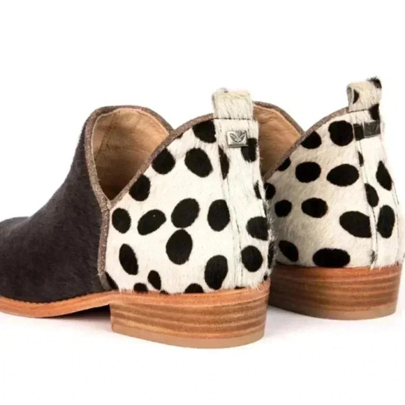 Moskkito Lyssa Dalmatian Print Ankle Booties, Size 39 (US 8-8.5) - Picture 3 of 15